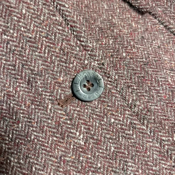 L.L. Bean medium wool nylon silk blazer. In excellent condition. Burgundy color - Picture 6 of 11